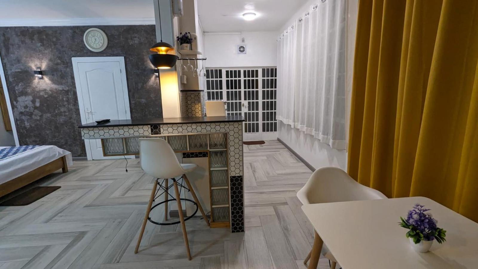 Happy House - Cosy Apartment With Private Pool And Walking Distance To Blue Bay Beach Bagian luar foto