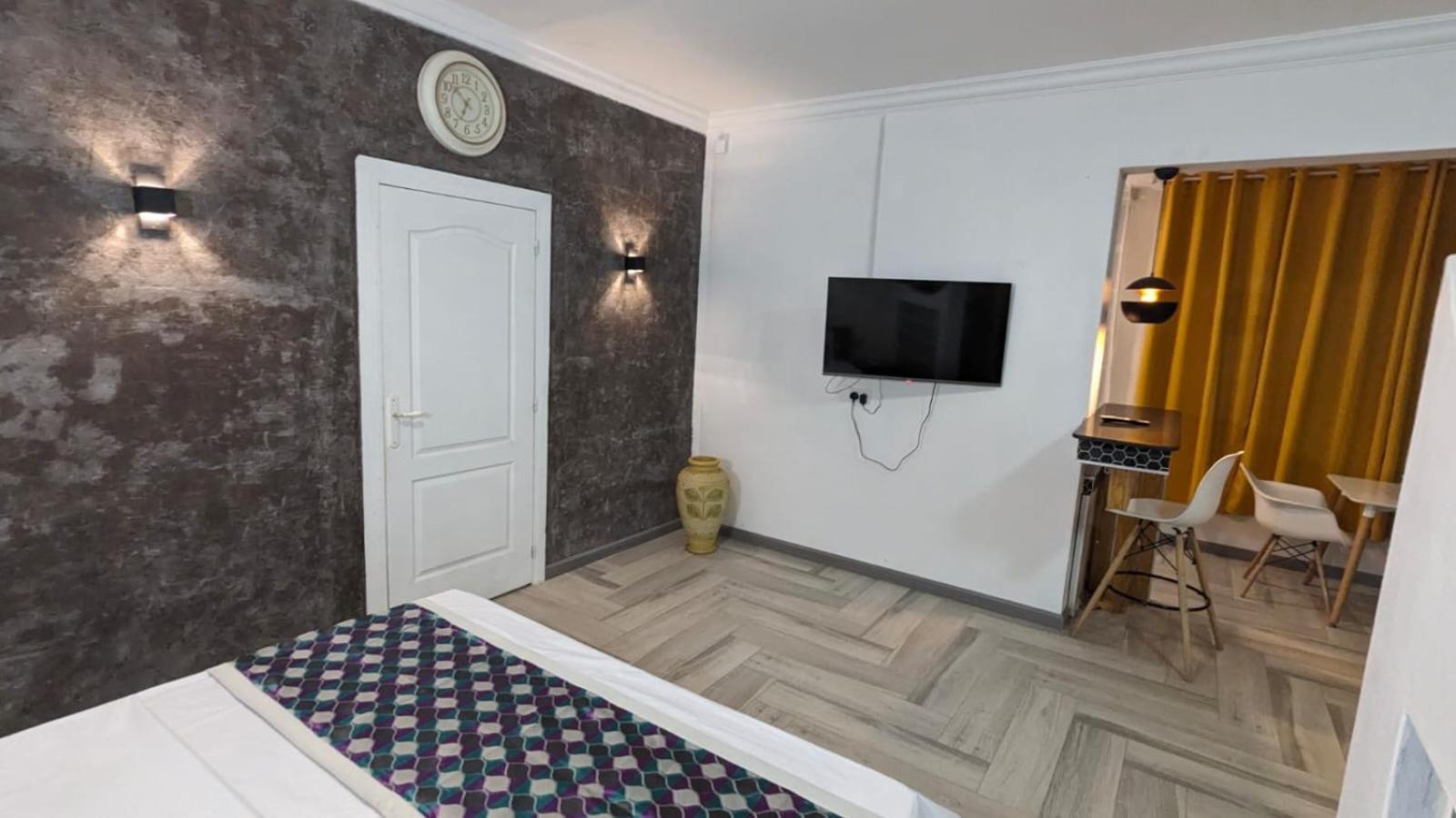 Happy House - Cosy Apartment With Private Pool And Walking Distance To Blue Bay Beach Bagian luar foto