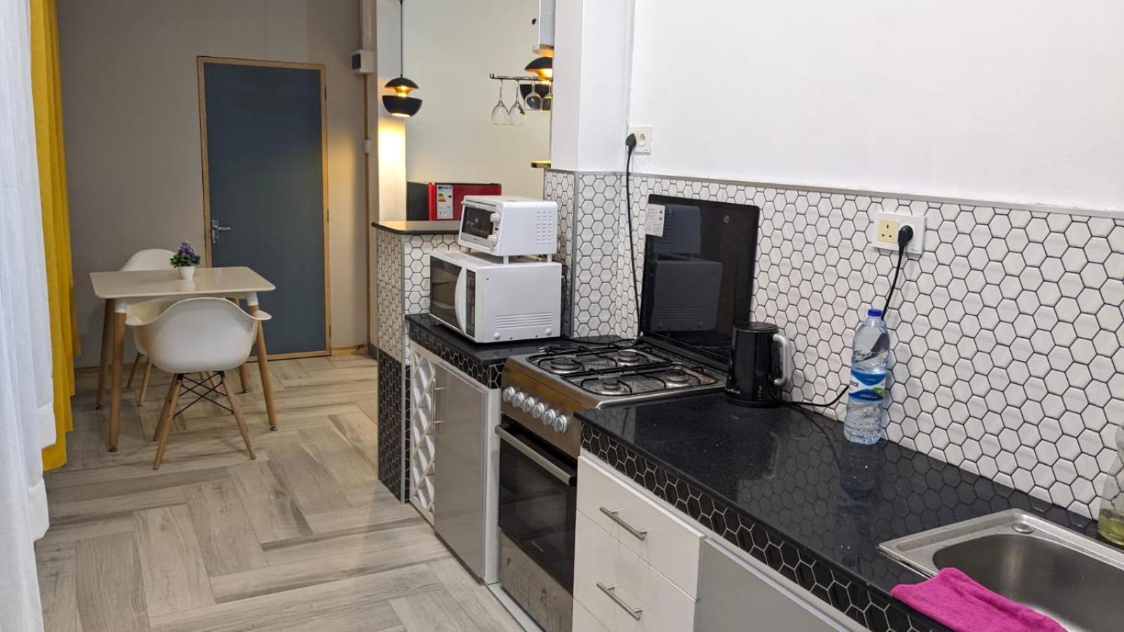 Happy House - Cosy Apartment With Private Pool And Walking Distance To Blue Bay Beach Bagian luar foto