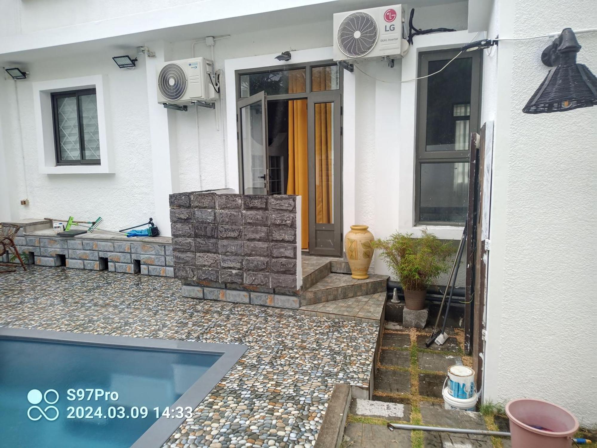 Happy House - Cosy Apartment With Private Pool And Walking Distance To Blue Bay Beach Bagian luar foto
