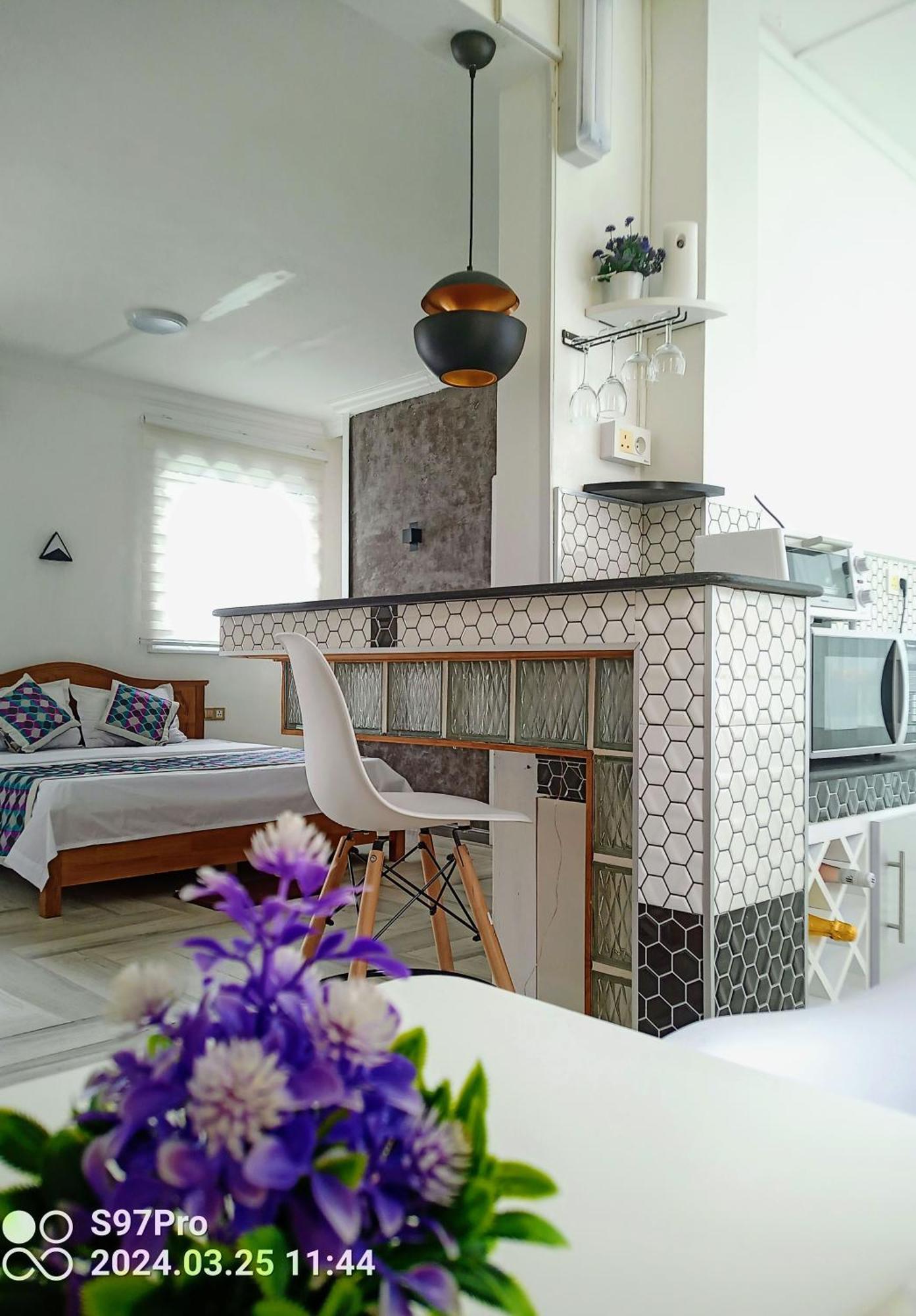 Happy House - Cosy Apartment With Private Pool And Walking Distance To Blue Bay Beach Bagian luar foto