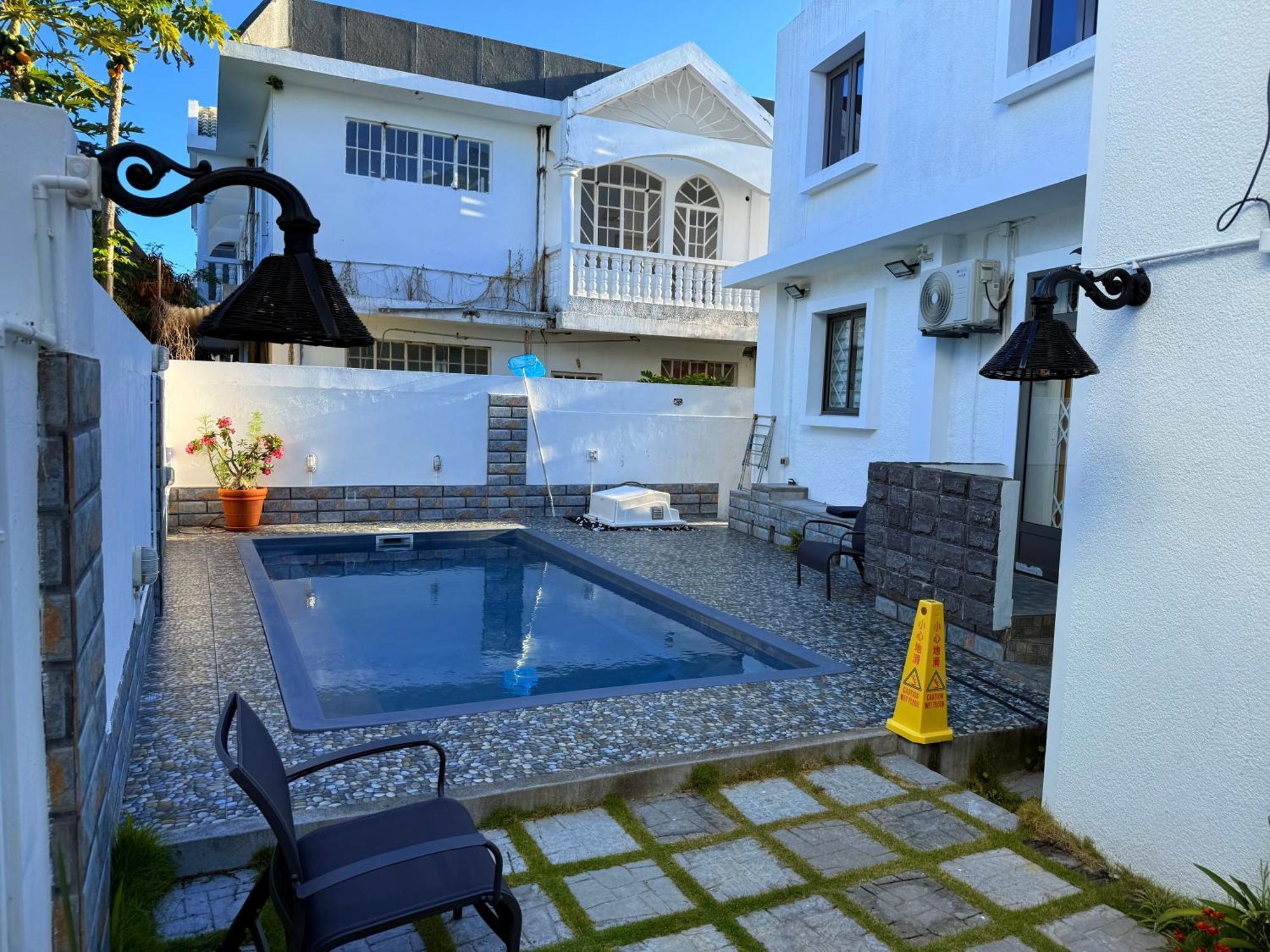 Happy House - Cosy Apartment With Private Pool And Walking Distance To Blue Bay Beach Bagian luar foto