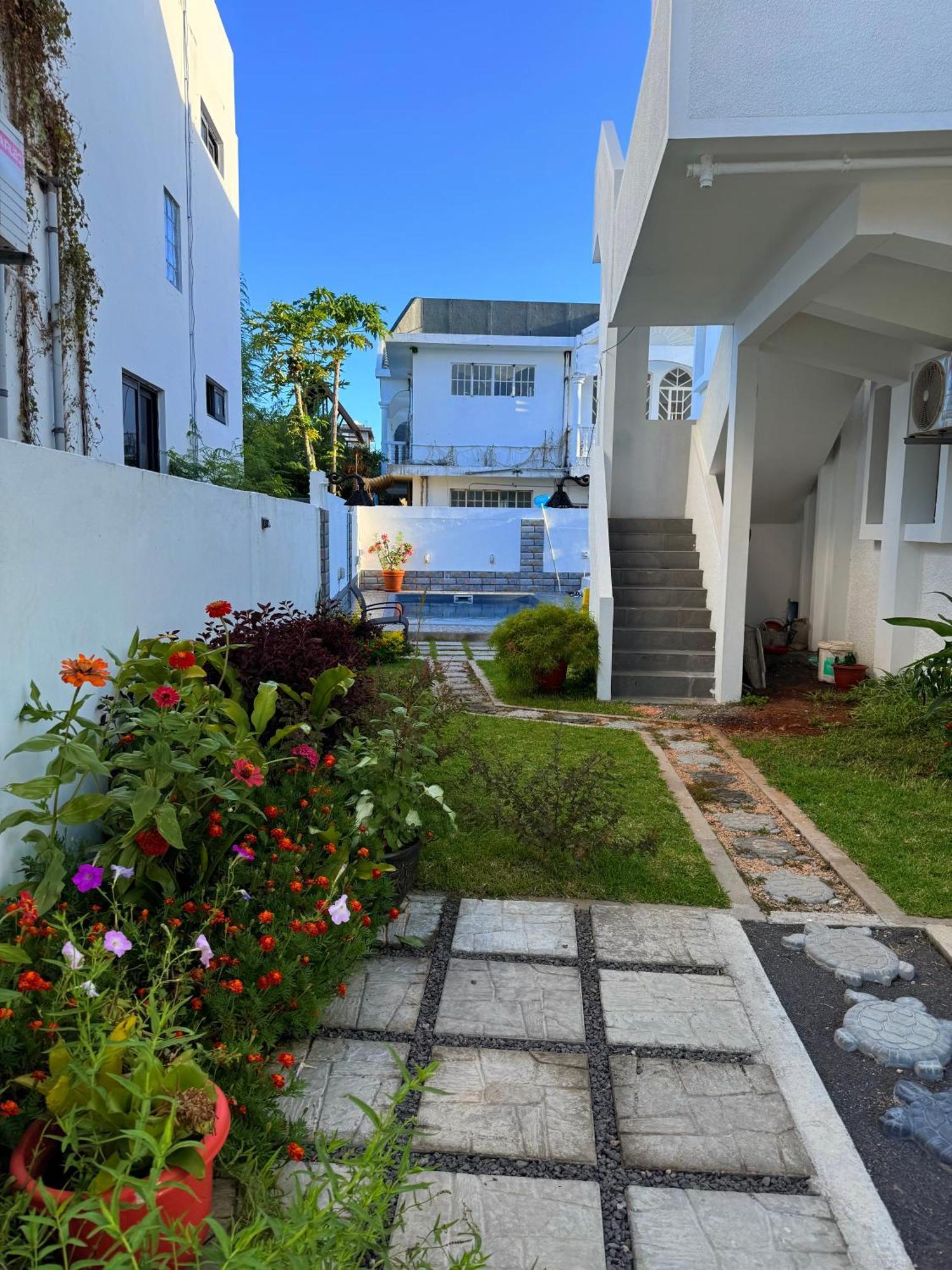 Happy House - Cosy Apartment With Private Pool And Walking Distance To Blue Bay Beach Bagian luar foto
